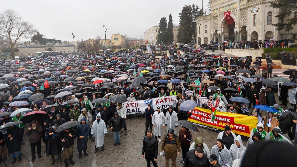 İstanbul’da binler işgalci İsrail ve ABD saldırılarına karşı yürüdü