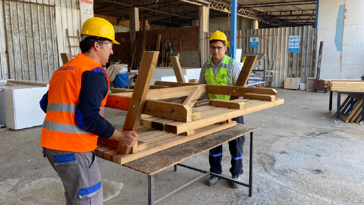 Belediye atölyelerinden kentin dört bir yanına üretim