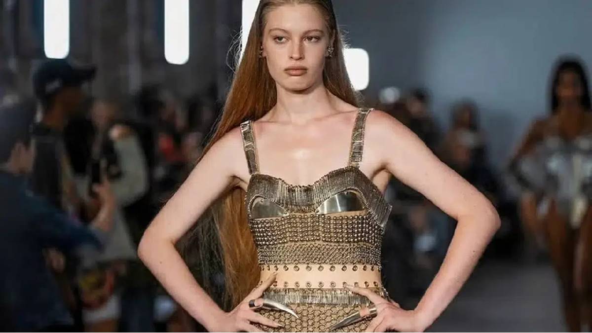 Elon Musk’ın evlatlıktan reddetmişti... Vıvıan Jenna Wılson, Paris Moda Haftası’nda boy gösterdi