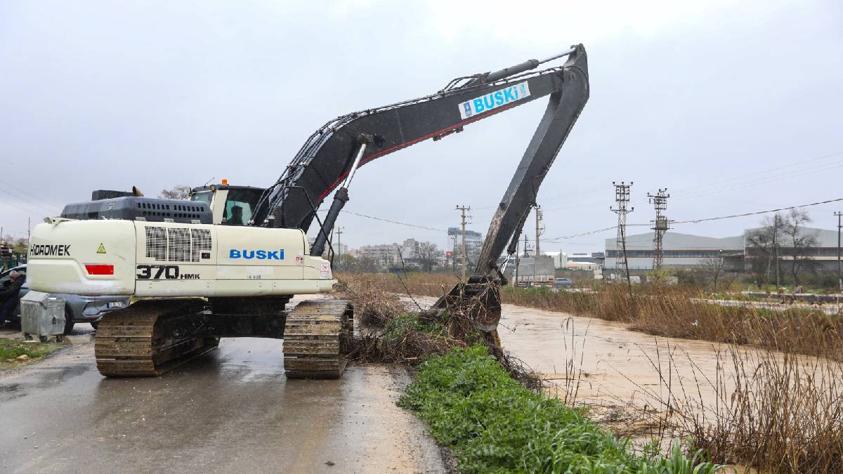 Bursa Büyükşehir, olumsuz hava koşullarına karşı seferber oldu