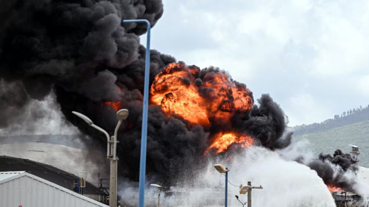 Dubai açıklarında dev petrol tankerine saldırı: ABD ve İran arasındaki çatışmalar Körfez'e yayılıyor