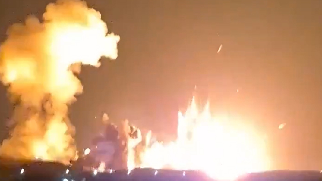 İsfahan'da gece gündüze döndü: Yeraltı füze tesisi sığınak delici bombalarla vuruldu