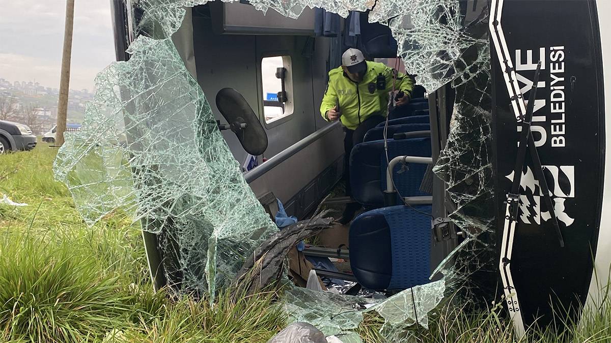 Robot yarışmasından dönen öğrencileri taşıyan araç kaza yaptı: Çok sayıda yaralı var