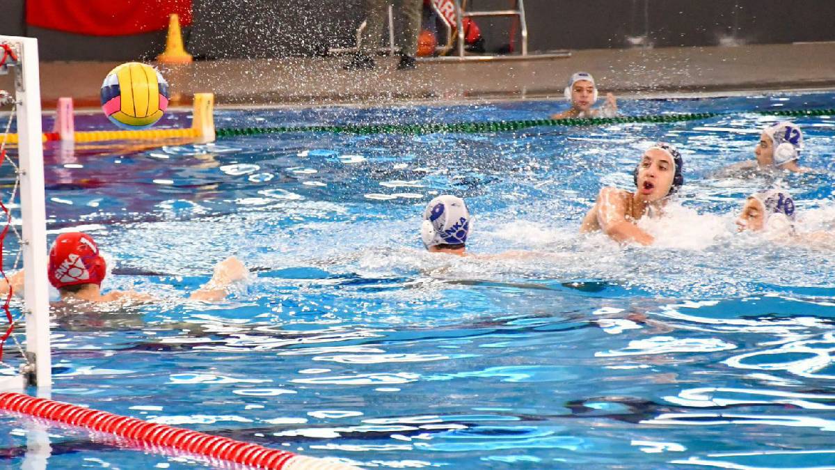 İzmir Büyükşehir Belediyesi sporcuları başarıdan başarıya koşuyor