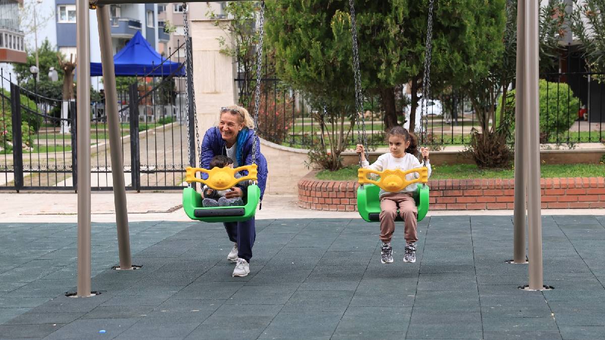 Efeler’in parkları artık daha güvenli daha konforlu