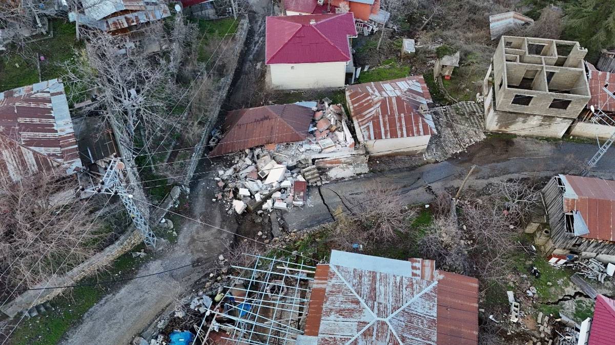 Mersin’de heyelan hasarı ortaya çıktı: 65 ev zarar gördü