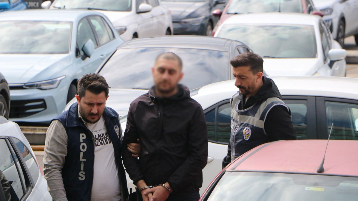 Çaldığı tırla eski sevgilisinin evinden laptop çaldı