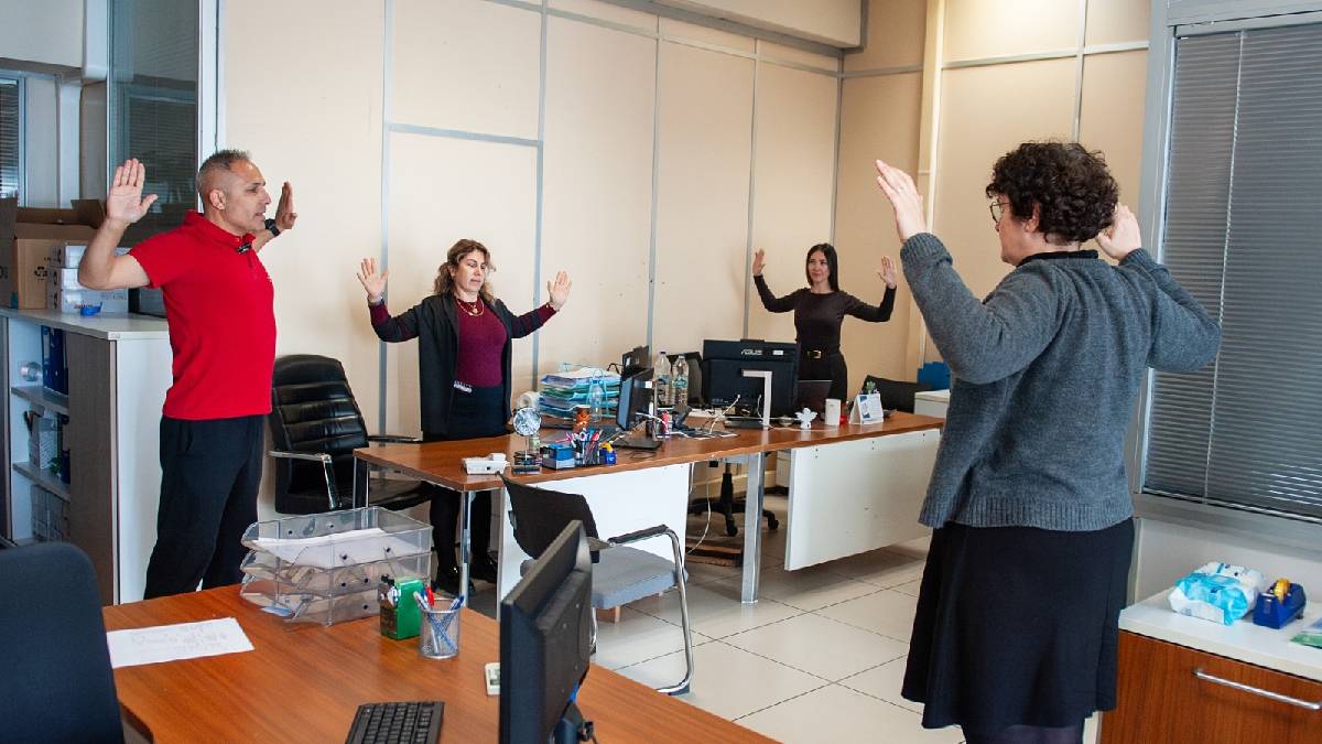 Karşıyaka Belediyesinde çalışanlar güne sporla başlıyor