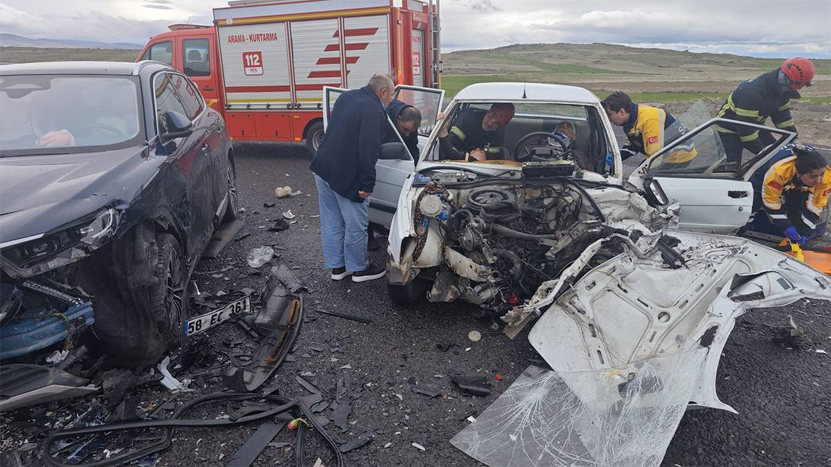 Nevşehir'de feci kaza! 2 otomobil çarpıştı: 1 ölü, 2 yaralı