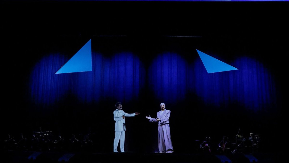 AKM'de inanılmaz gece: Müslüm Gürses'in hologramı 5G teknolojisiyle sahneye çıkıp Sefo ile düet yaptı