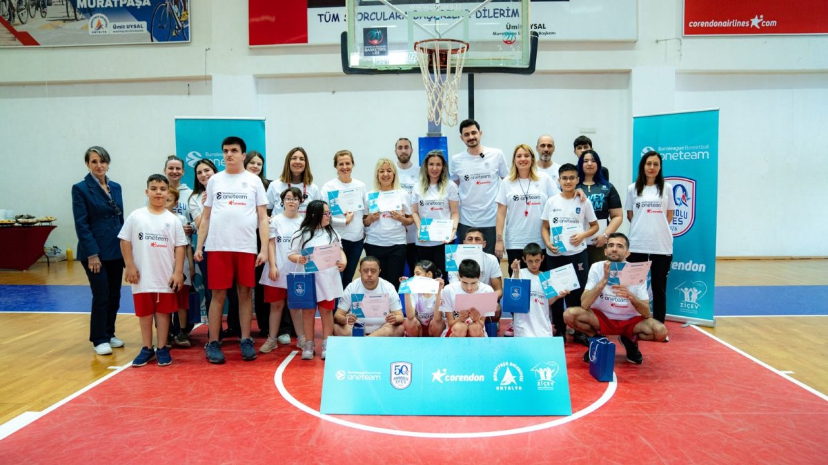 Anadolu Efes ZİÇEV’in özel sporcularına basketbol eğitimi verdi