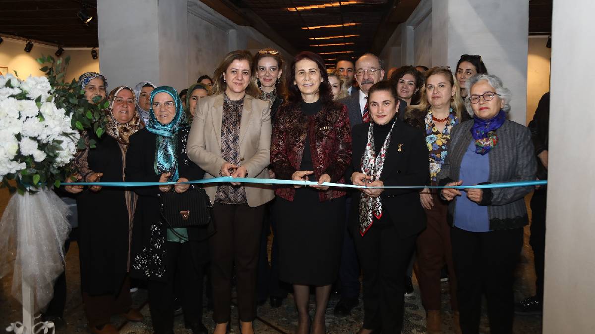 “19. Asırda Osmanlı Coğrafyasında Kadın” sergisi ziyarete açıldı