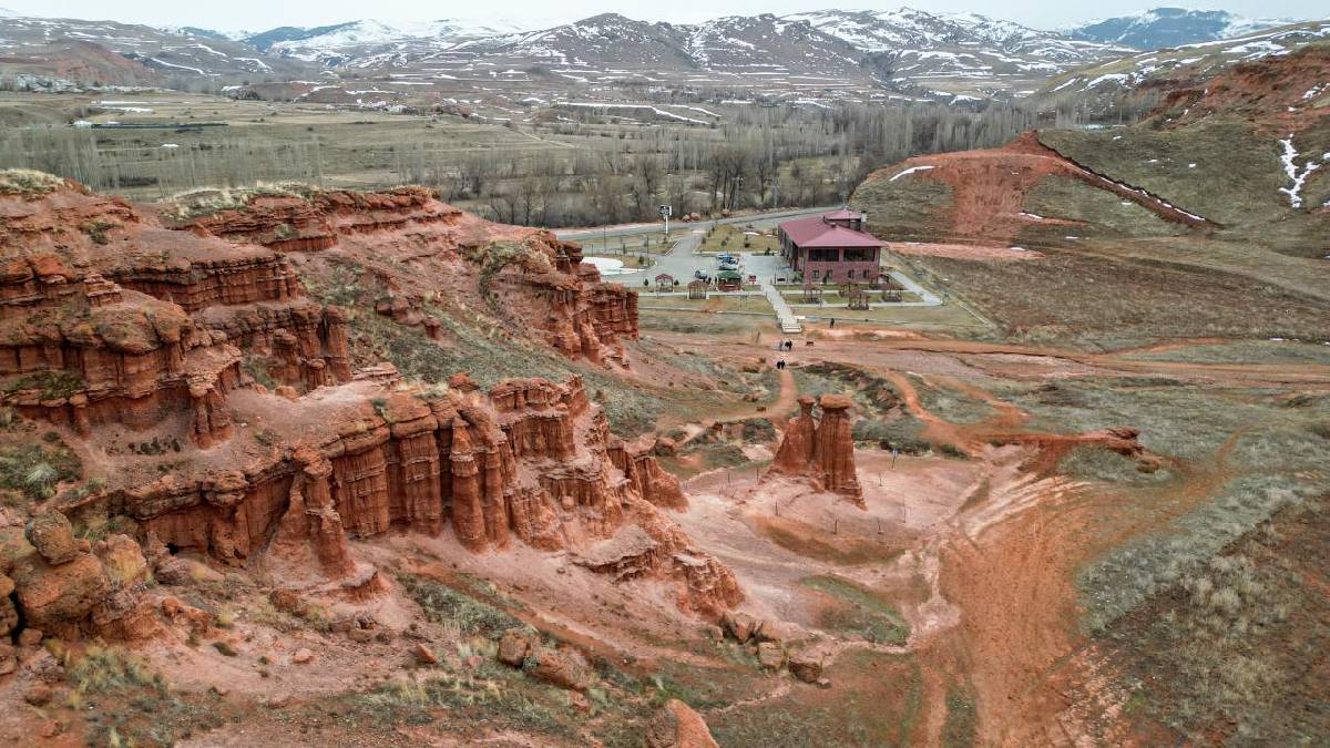 Halk ‘Kırmızı Periler Diyarı’ diyor: 300 milyon yıl önce oluştuğu biliniyor