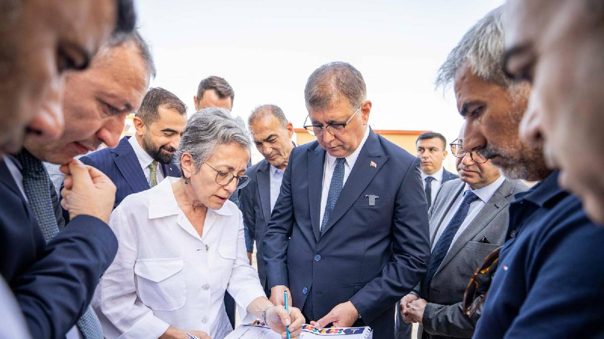 2 Nisan’da İzmir’de hizmet yağmuru