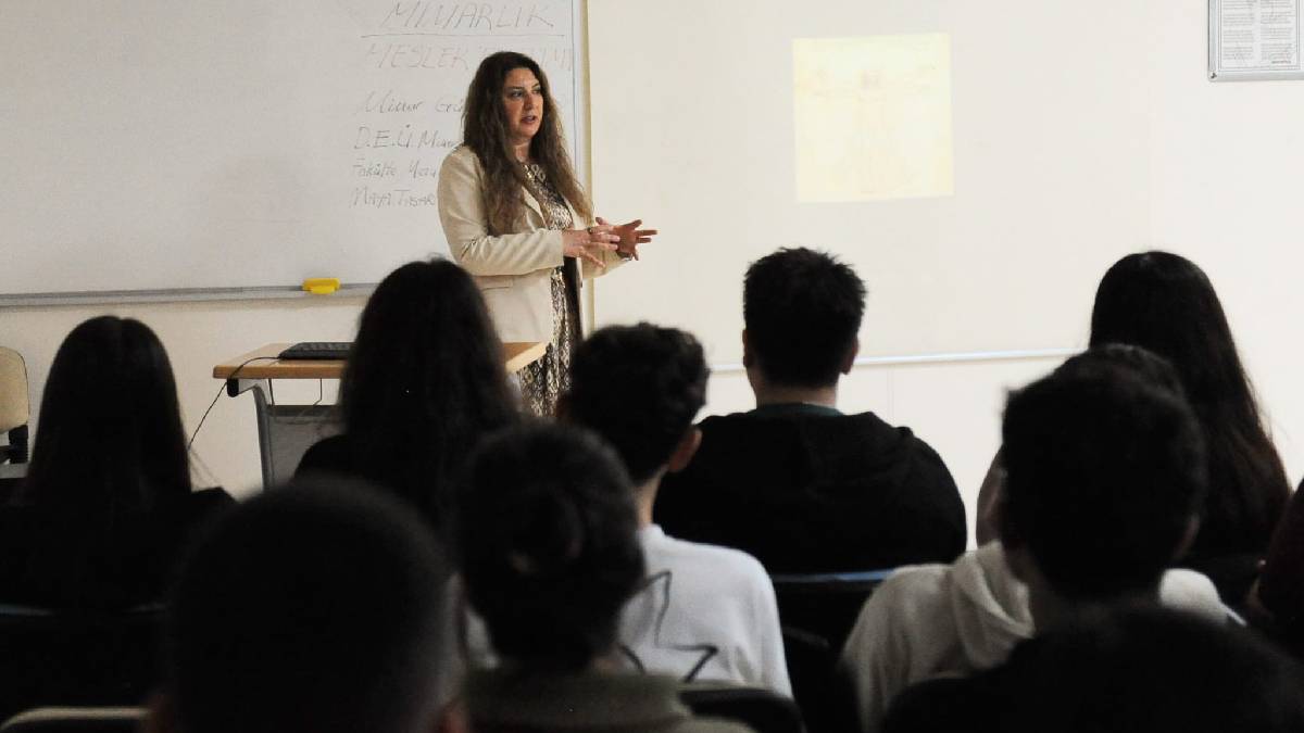 Karşıyakalı öğrencilere kariyer desteği: Meslek Tanıtım Günleri başladı