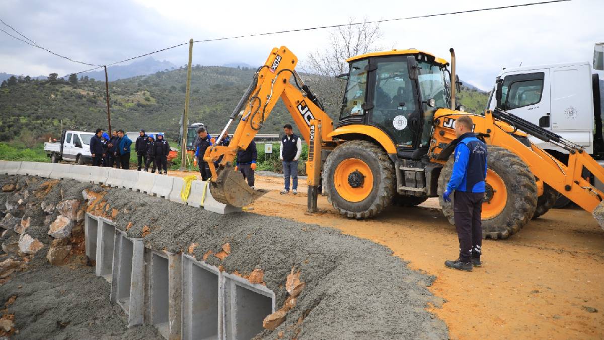 Milas’ta çöken köprüye hızlı müdahale