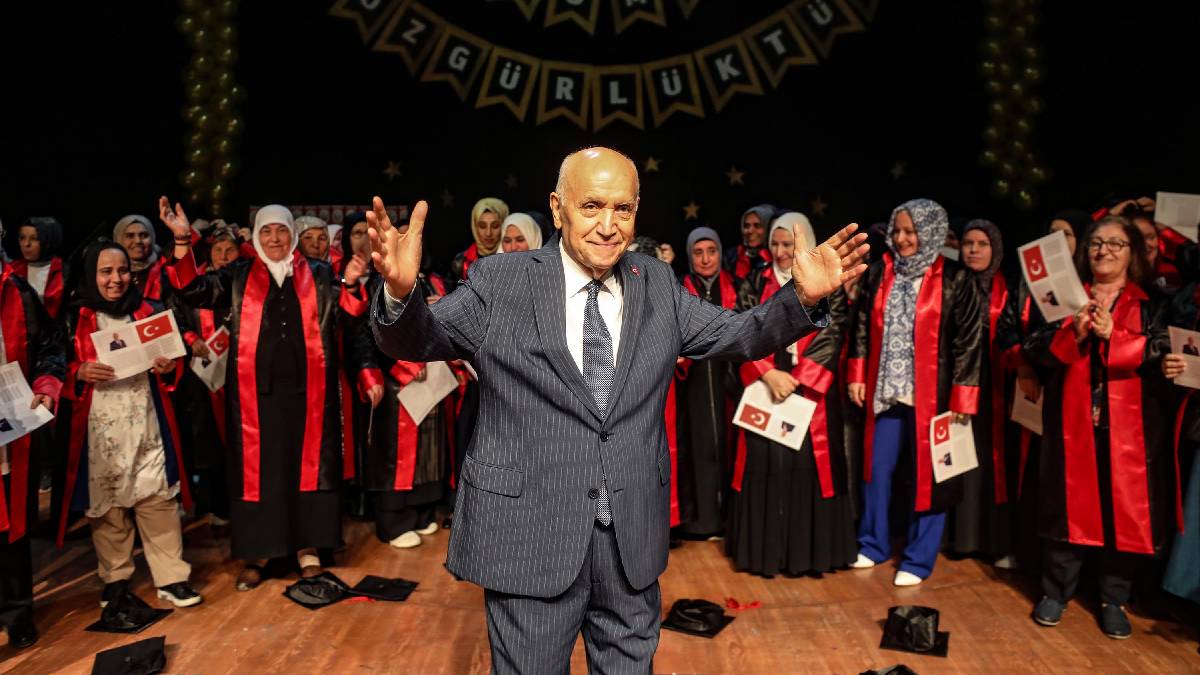 İlk mektuplar YENİMEK sayesinde yazıldı: Yenimahalle’de 8 bin vatandaş okuma yazma öğrendi