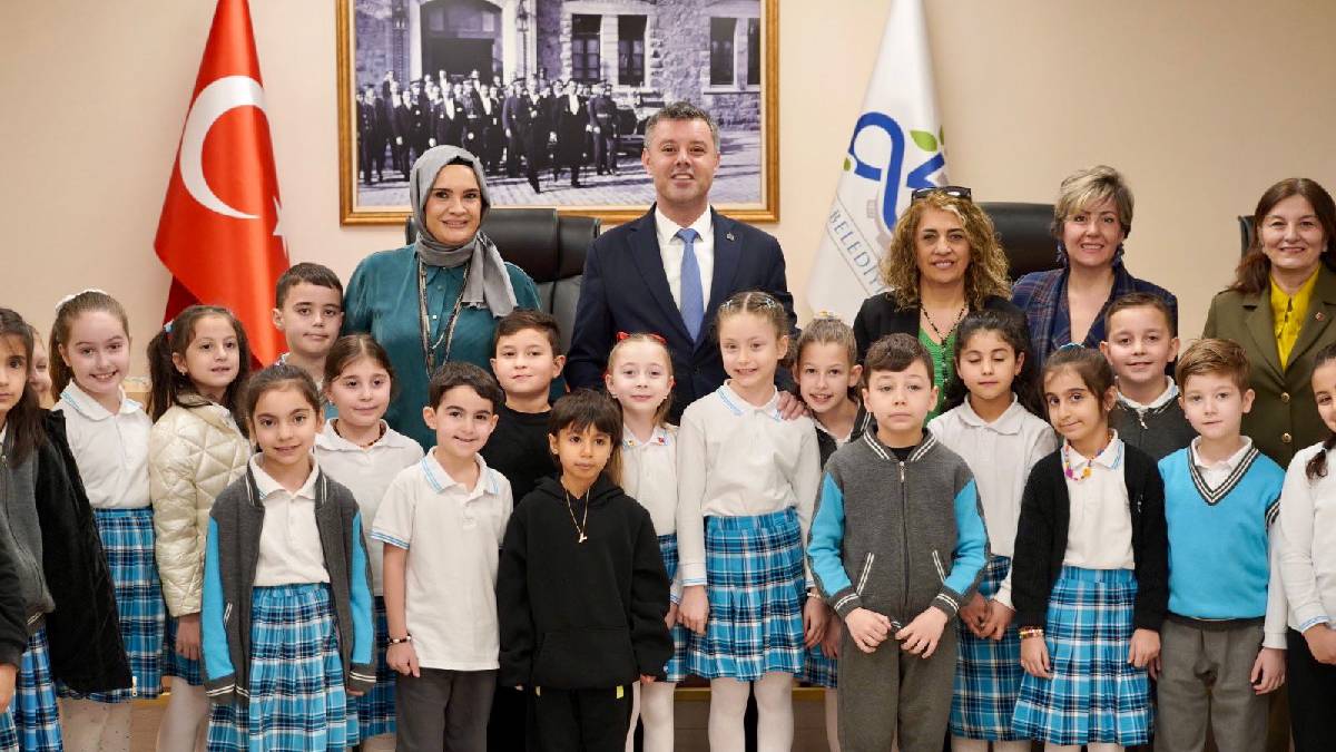 Başkan Sarıkurt kapılarını küçük misafirlere açtı