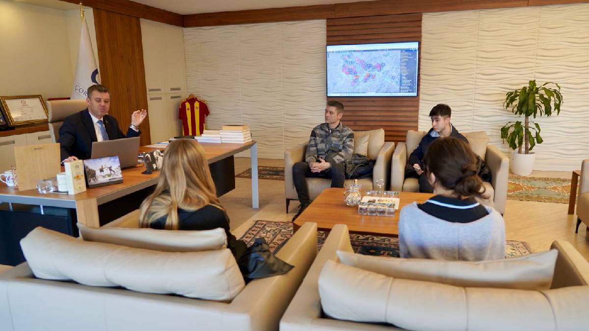 Öğrenciler sordu, Başkan Sarıkurt cevapladı