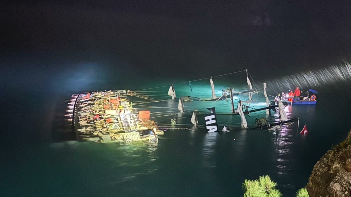 Ölüdeniz'de gezi teknesi battı: 6 kişi kurtarıldı, 1 kişi kayıp