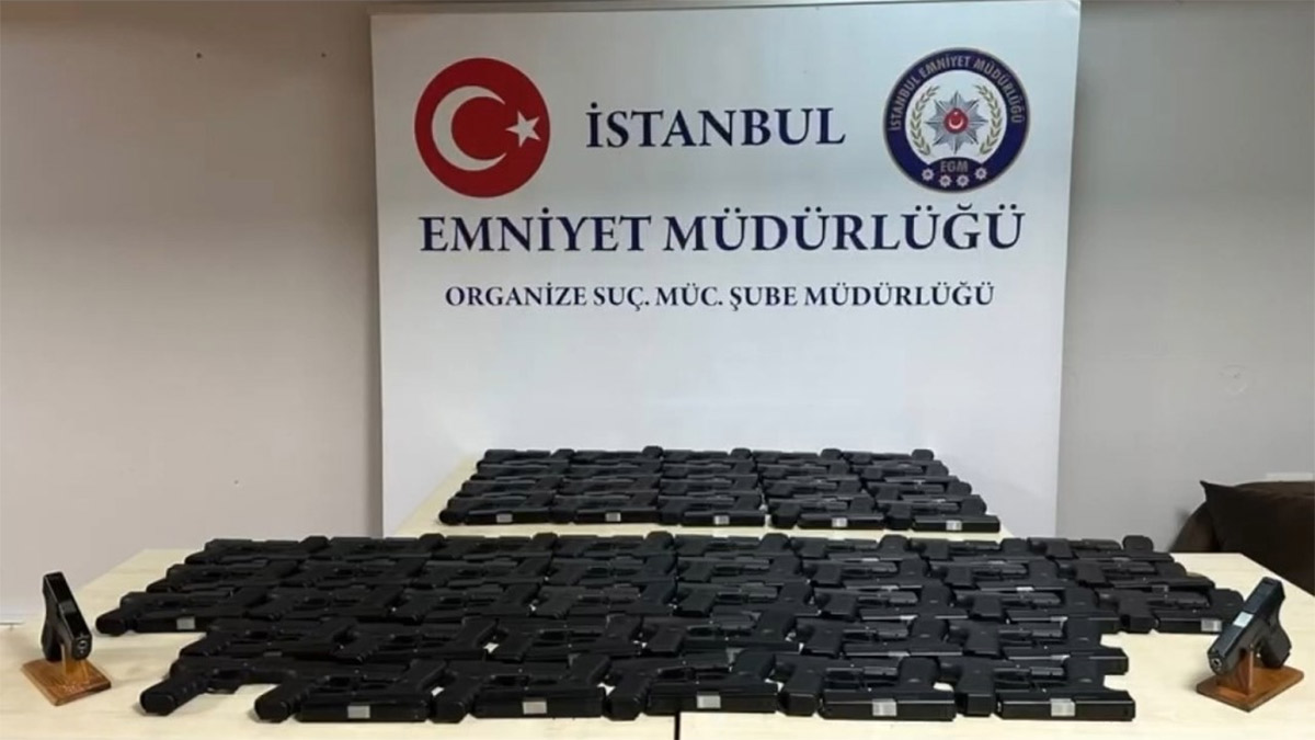 İstanbul'da kaçak silah operasyonu: Çok sayıda silah ele geçirildi