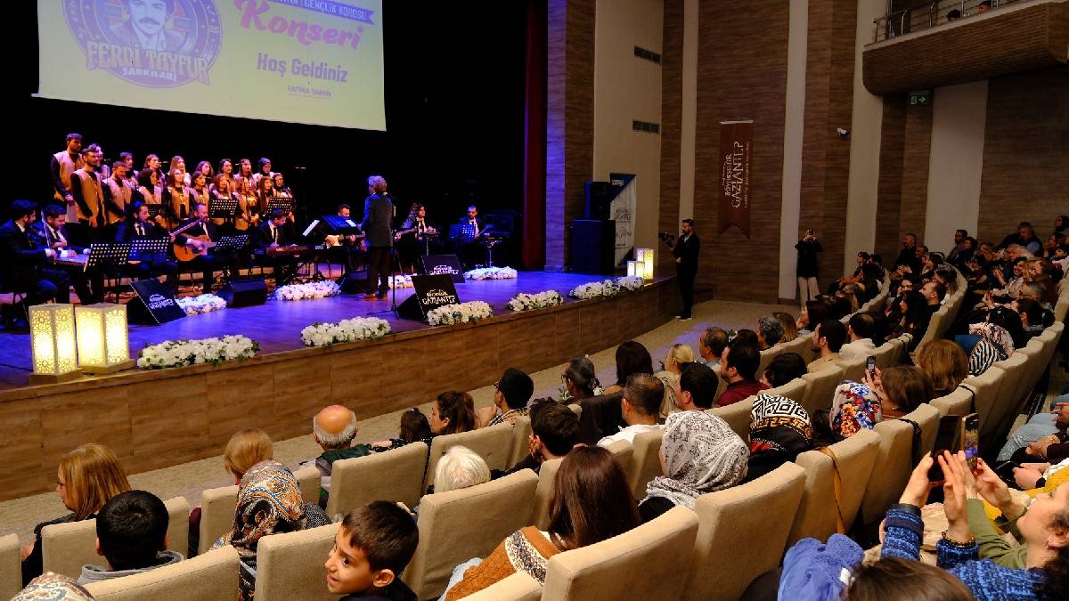Gaziantep Büyükşehir’in “Ustalara Saygı” konserleri, Ferdi Tayfur şarkılarıyla devam etti