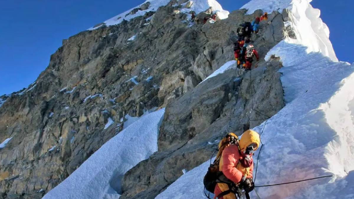 Everest’te 20 milyon dolarlık vurgun: Turistlerin yemeklerine karbonat katıldı