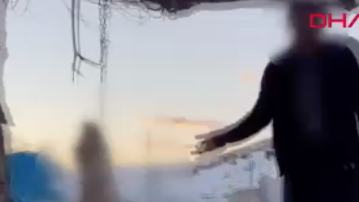 Çok yediğini iddia ettiği köpeğini ağaca asan cani tutuklandı