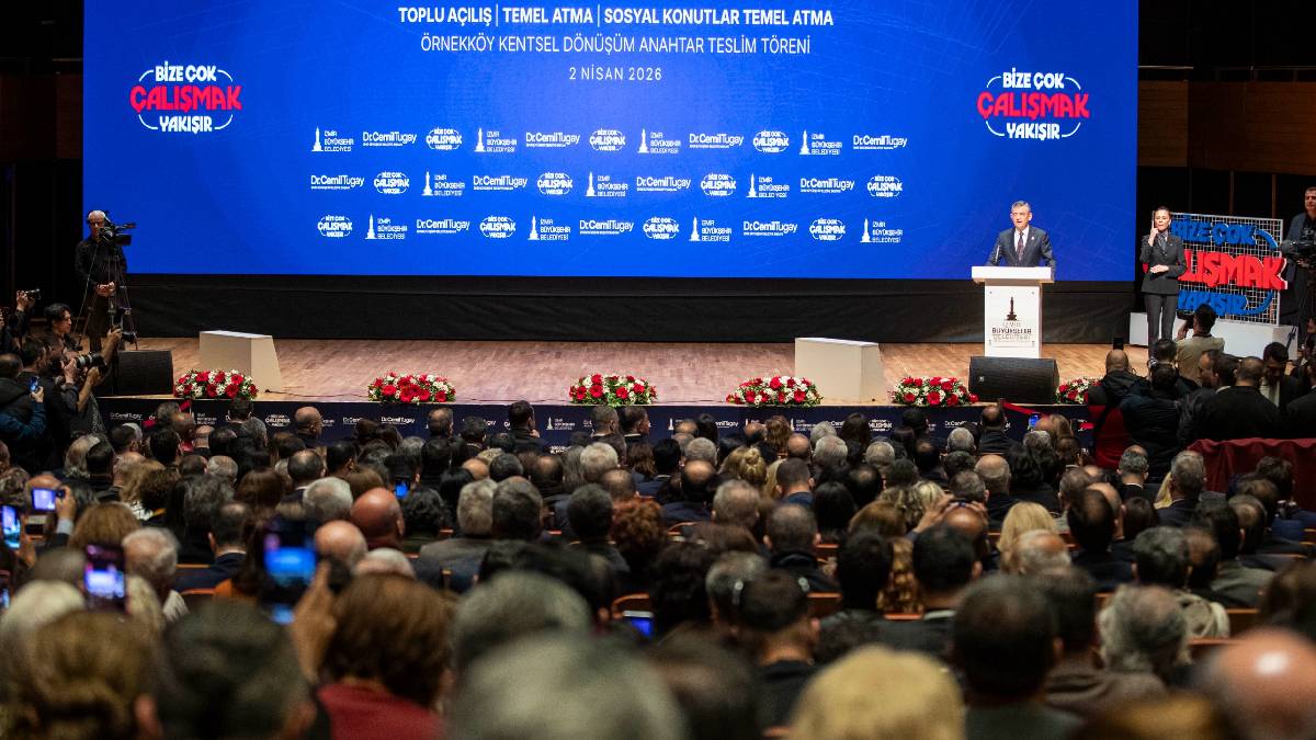İzmir’de tarihi gün: CHP Genel Başkanı Özel toplu açılış, temel atma ve anahtar teslim törenine katıldı