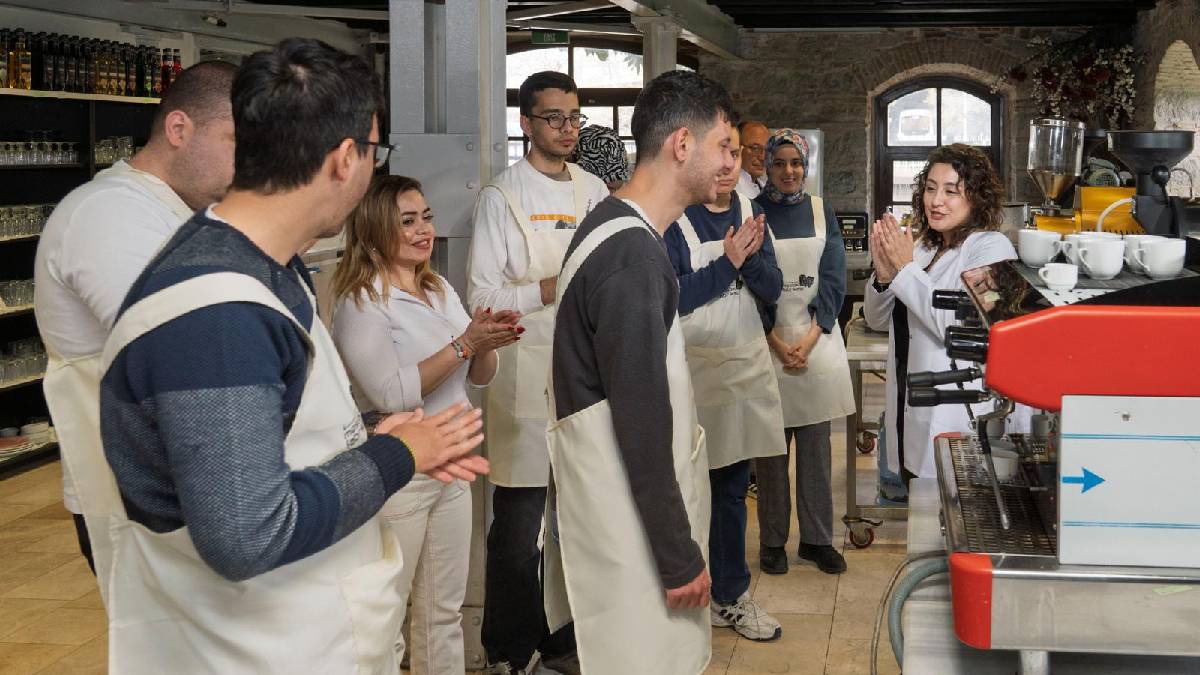 İzmir Büyükşehirden bir istihdam desteği daha: Otizmli gençlere barista olma yolunda iki haftalık eğitim...
