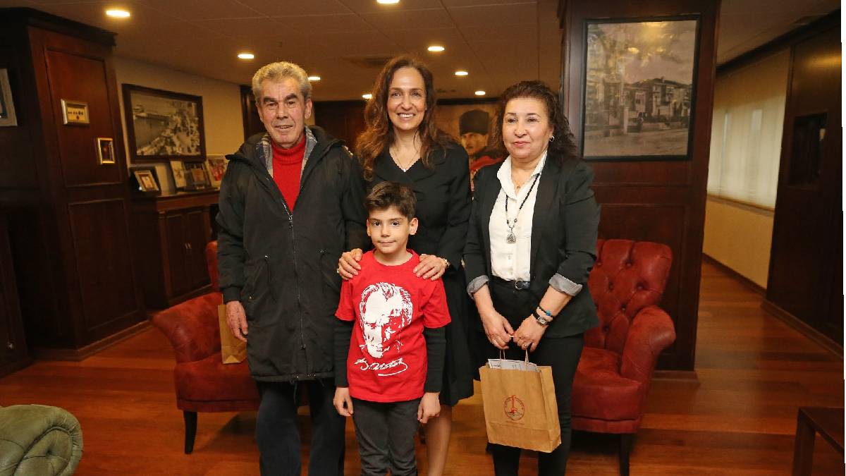 Karşıyaka Belediyesi yılın kitap tutkunlarını seçti