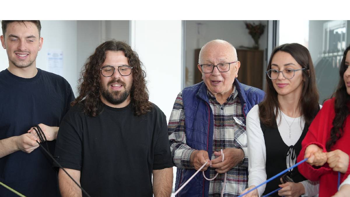 Nesiller arası sevgi oyunlarla büyüdü