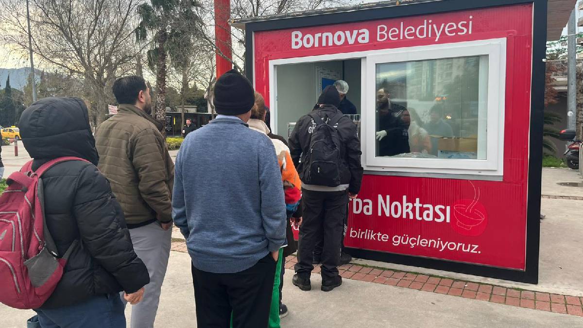 Bornova’da sıcak dayanışma büyüyor: Çorba ikramı Manisa yoluna ulaştı