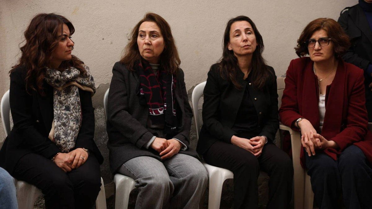 Figen Yüksekdağ ağabeyinin cenaze törenine katıldı