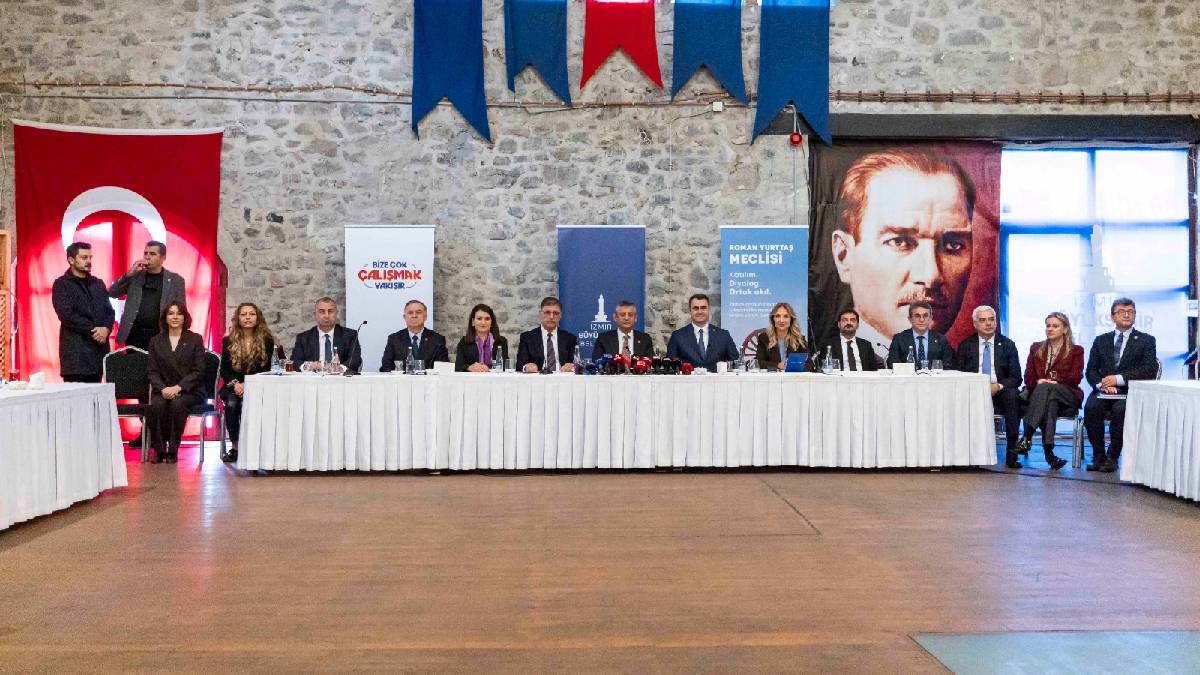 İzmir’de CHP ve Roman yurttaşlar aynı masada