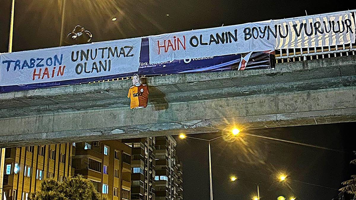 Trabzon'da Uğurcan Çakır'a çarpıcı protesto
