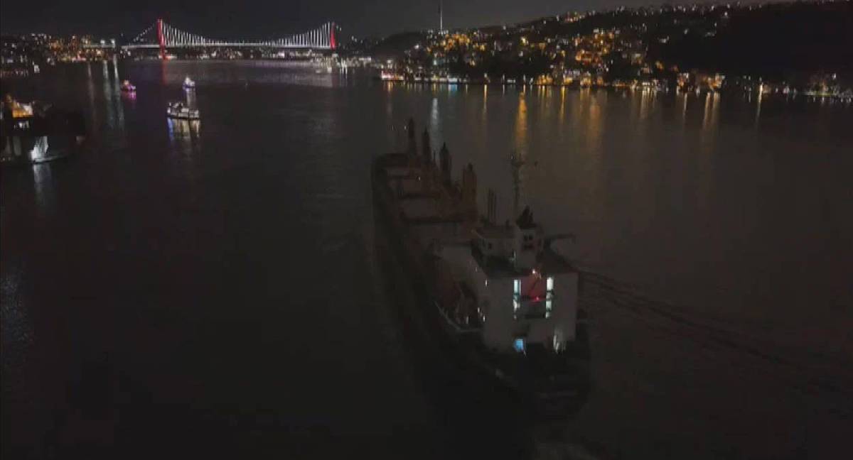 İstanbul Boğazı'nda gemi arızası: Trafik çift yönlü askıya alındı