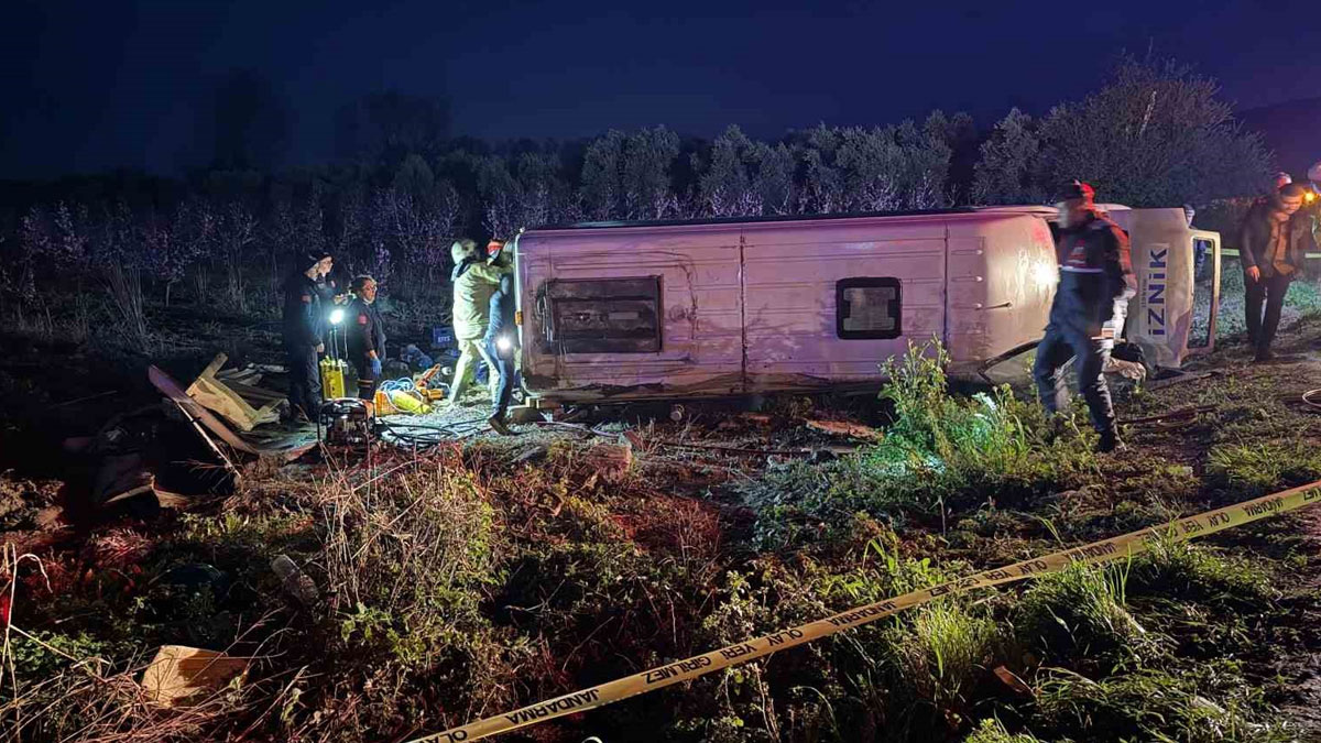İznik’te minibüs devrildi: 1 ölü, 12 yaralı