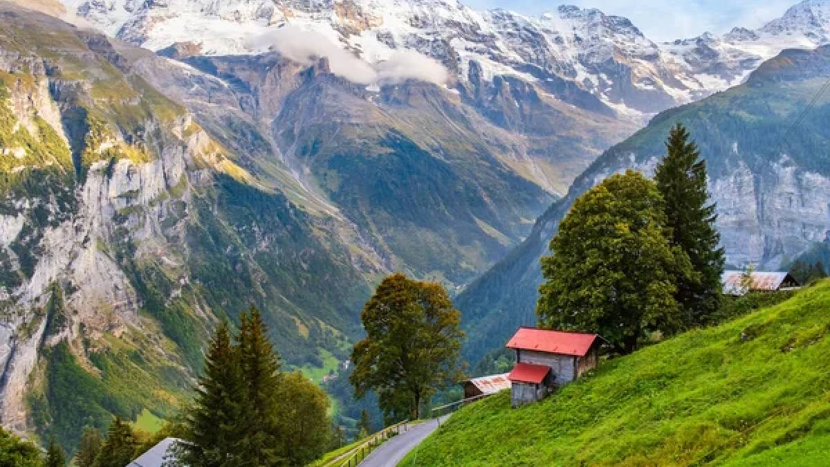 Karayoluyla ulaşım sağlanamıyor: Bu köy huzuru ve sessizliğiyle dikkat çekiyor