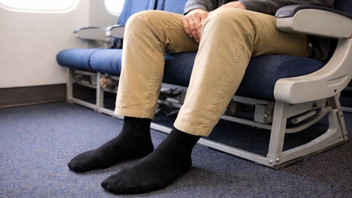 Uçak yolculuğu yapacaklar dikkat! Görevliler açıkladı: Uçağa siyah çorapla binmeyin!