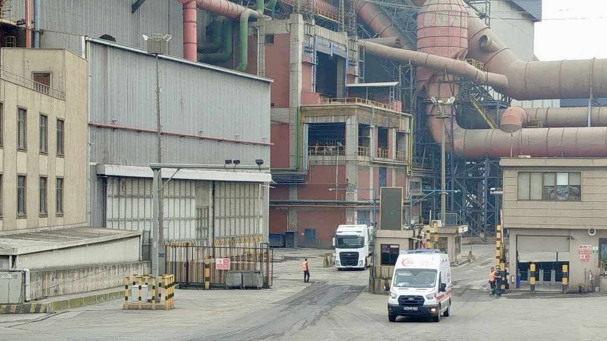 Kocaeli’de fabrikada 4 işçi metrelerce yükseklikten düştü: 2’si ağır yaralı