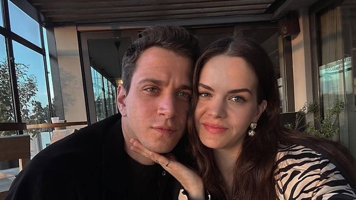 Selahattin Paşalı’dan eşine romantik kutlama! Sosyal medyanın en çok konuşulanı oldu