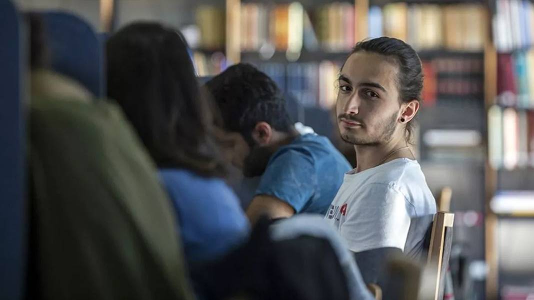 Hayaller yerini hayatta kalma mücadelesine bıraktı: Gençlerin yüzde 84’ü kendi ülkesinde "yabancı" kalıyor