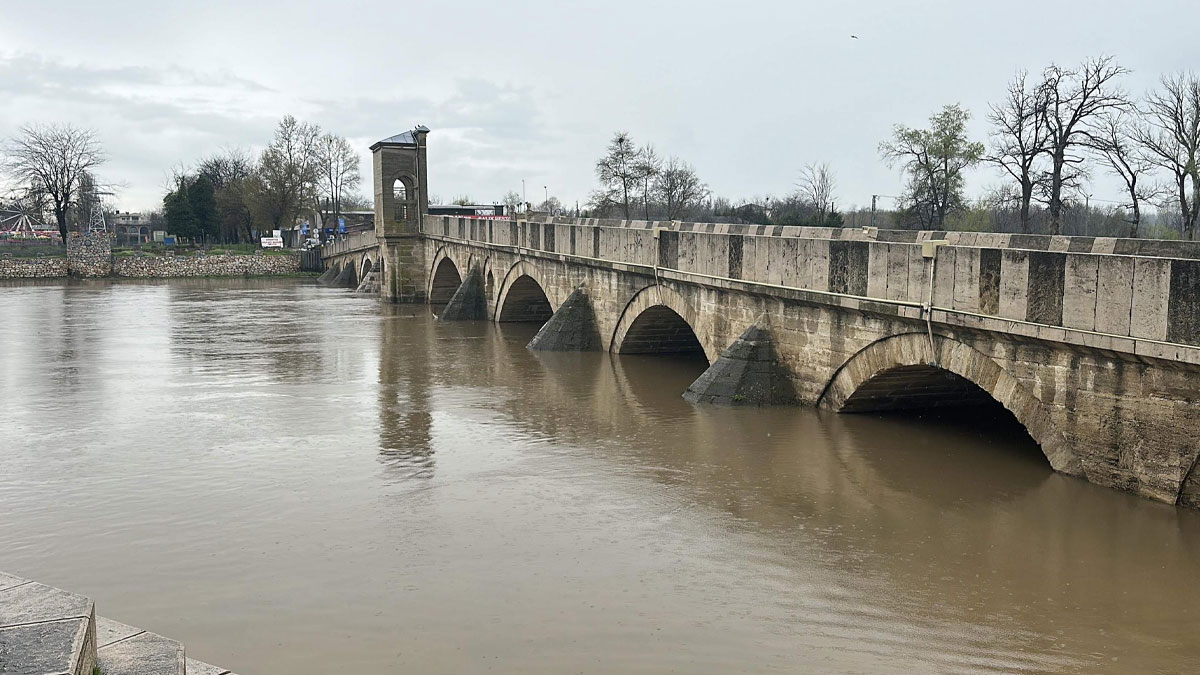Edirne’de Meriç ve Tunca nehirlerinde alarm: Taşkın riski devam ediyor