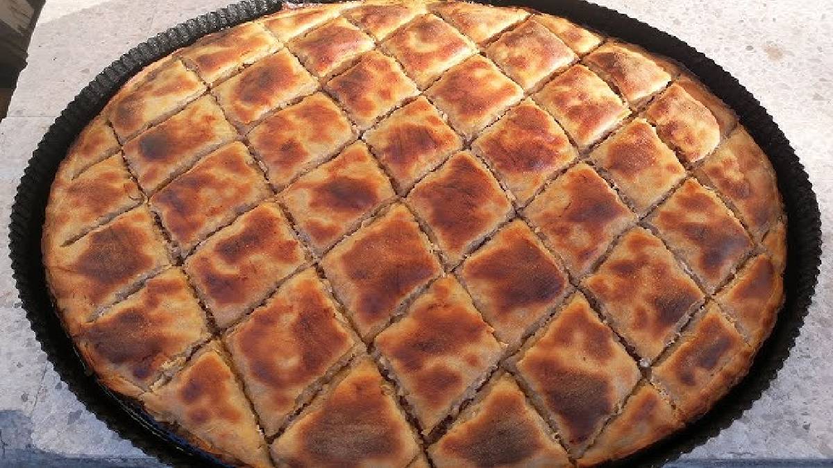 Kat kat oluyor, içinden malzemesi taşıyor! Osmaniye mutfağının tescilli lezzeti: Etli kömbe tarifi