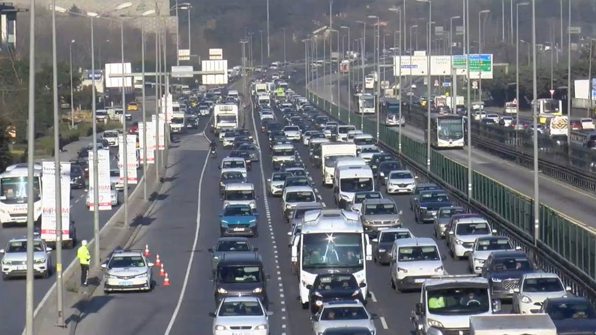 Haftanın ilk günü İstanbul’da trafik yoğunluğu