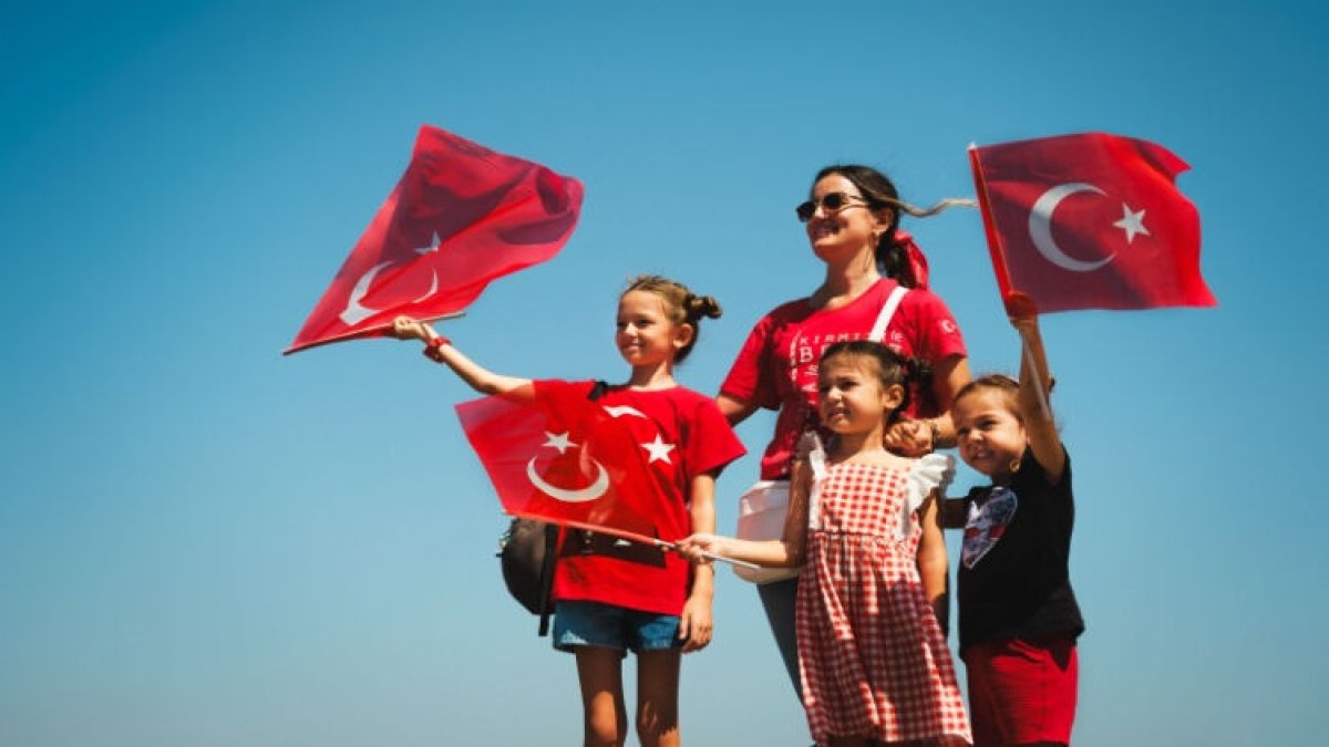 23 Nisan hangi gün, resmi tatil mi? MEB takvimi ile 24 Nisan Cuma tatil kararı açıklandı