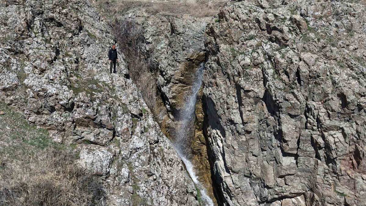 30 yıllık hasret sona erdi: Kar ve yağmur sularıyla Şorşor Şelalesi yeniden canlandı