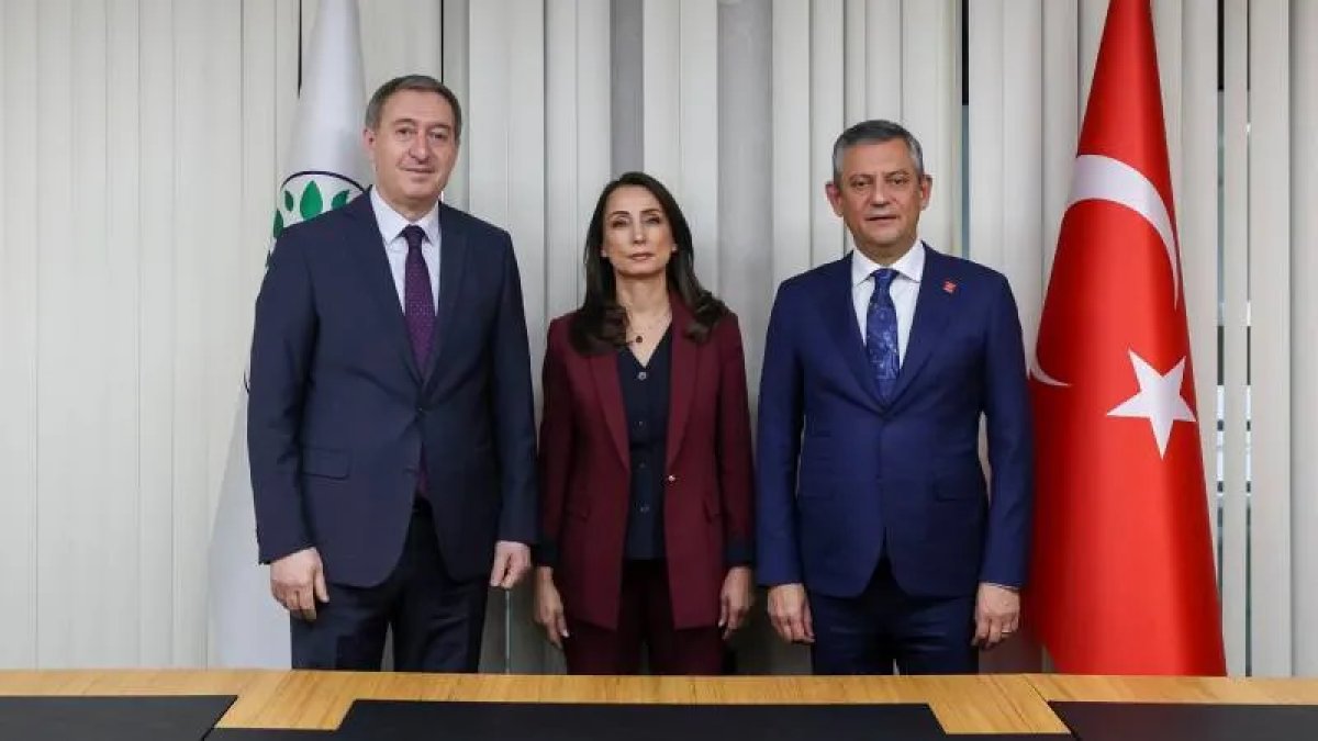 Özgür Özel, DEM Parti'yi ziyaret etti