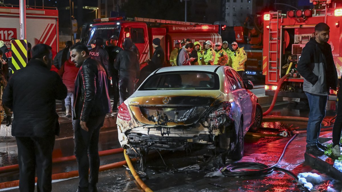 İstanbul'da dehşet görüntüleri: Araçları ateşe verdiler, sahibinin villasına saldırdılar